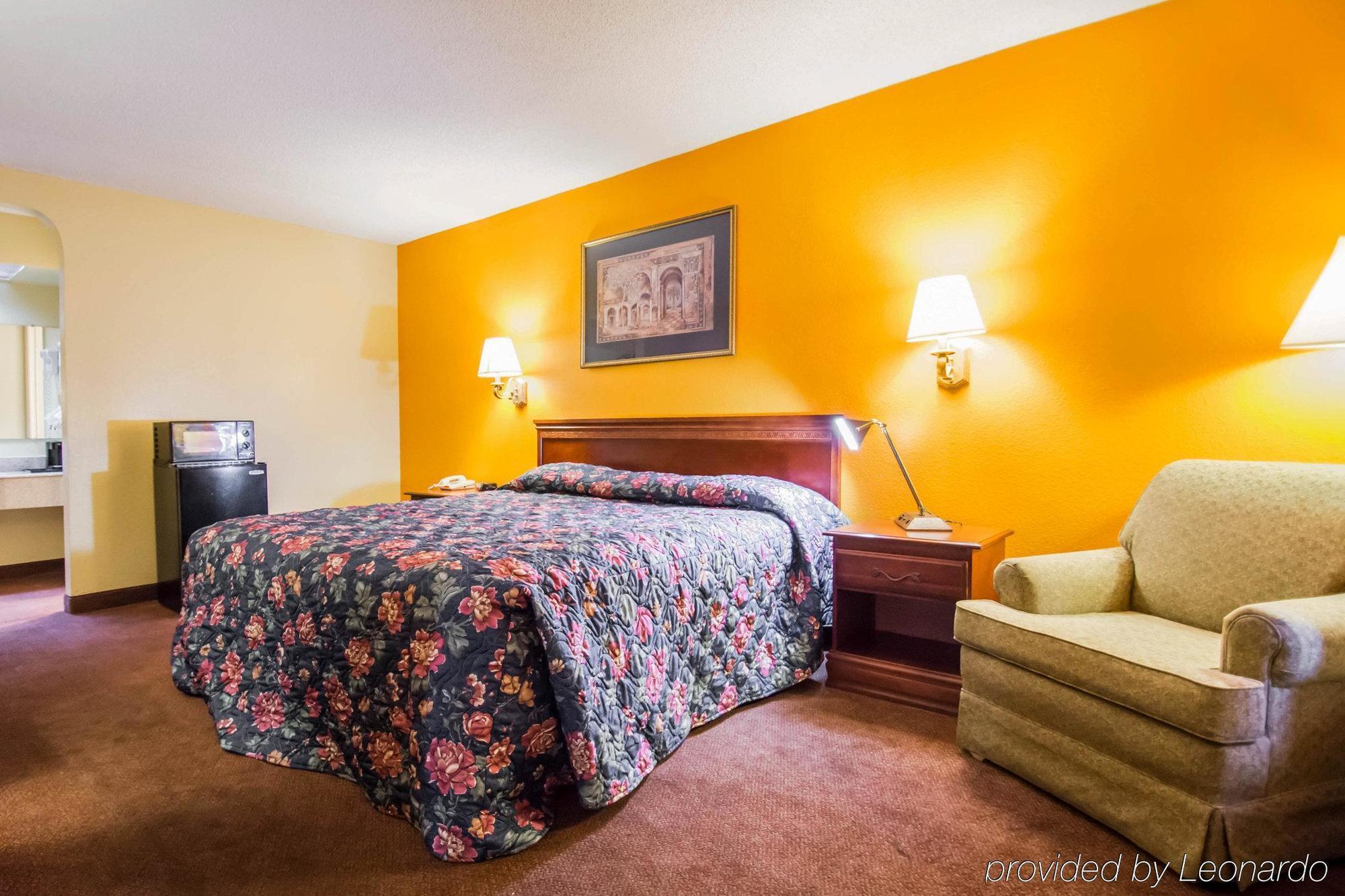 Americas Best Value Inn - Гейнсвил Екстериор снимка
